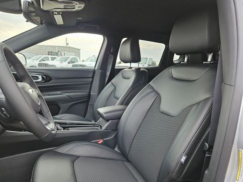 New 2026 Jeep Compass Latitude image 12