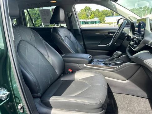 Certified 2025 Toyota Highlander Platinum AWD/4WD image 33