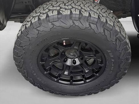Used 2016 Toyota Tacoma TRD Off-Road w/ Premium & Technology Package AWD/4WD image 9