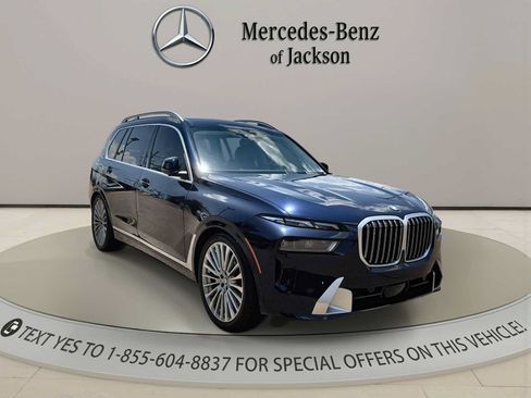 Used 2024 BMW X7 xDrive40i AWD/4WD image 2