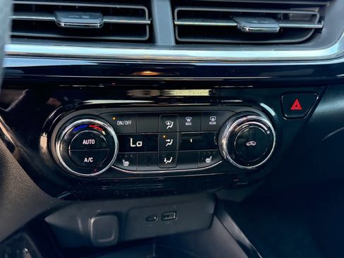 Used 2024 Chevrolet Trax RS w/ Sunroof Package image 23