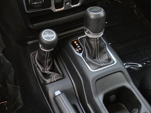 Certified 2020 Jeep Gladiator Overland AWD/4WD image 23