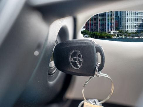 Used 2023 Toyota Corolla Cross L image 31