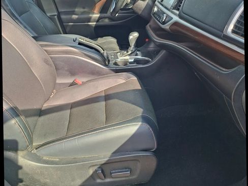 Used 2015 Toyota Highlander Limited Platinum AWD/4WD image 12