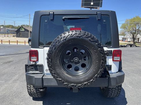 Used 2018 Jeep Wrangler Unlimited Sport AWD/4WD image 4