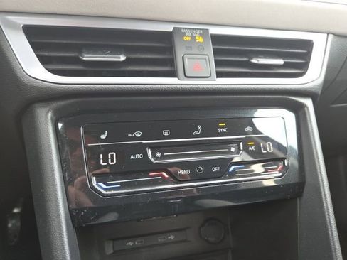 Used 2025 Volkswagen Taos SE image 16