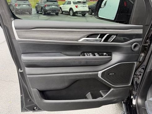 Used 2023 Jeep Wagoneer Series II w/ Premium Group I AWD/4WD image 13