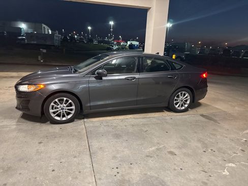 Used 2020 Ford Fusion SE image 8