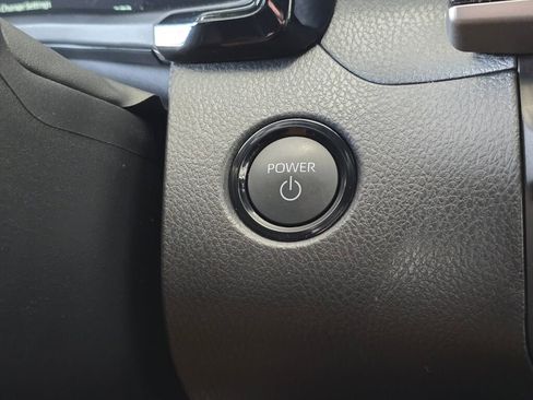 Used 2025 Toyota Camry SE image 34