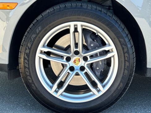 Used 2025 Porsche Macan image 43