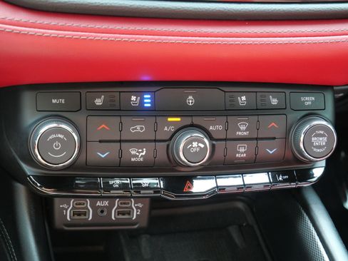Used 2021 Dodge Durango R/T w/ Technology Group AWD/4WD image 22
