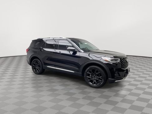 Certified 2025 Ford Explorer Platinum w/ Ultimate Package AWD/4WD image 47
