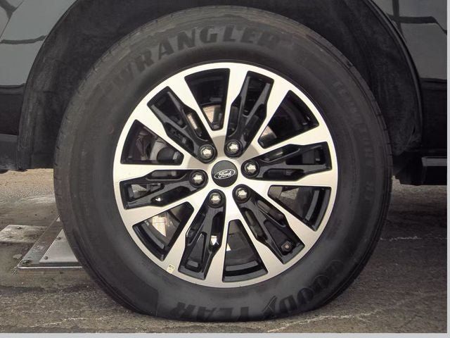 Used 2025 Ford Expedition Platinum AWD/4WD image 25