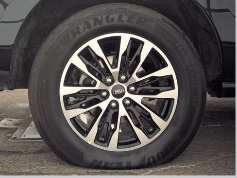 Used 2025 Ford Expedition Platinum AWD/4WD image 25