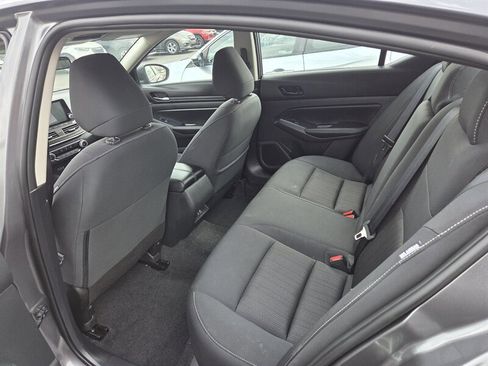 Used 2025 Nissan Altima 2.5 SV image 9