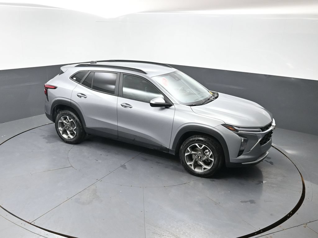 Used 2025 Chevrolet Trax LT FWD image 42