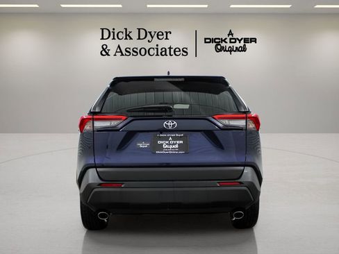 Used 2020 Toyota RAV4 XLE w/ Convenience Package image 6