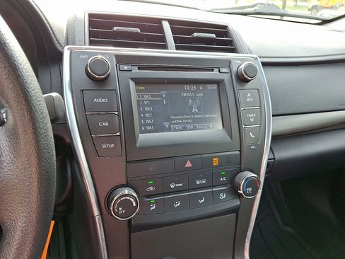 Used 2015 Toyota Camry LE image 23