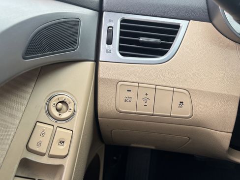 Used 2013 Hyundai Elantra GLS w/ Preferred Pkg image 17