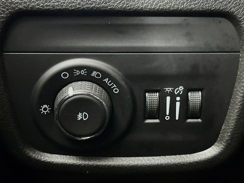 Used 2024 Jeep Grand Cherokee Limited image 17