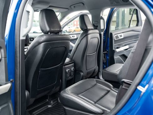 Used 2020 Ford Explorer XLT w/ Equipment Group 202A AWD/4WD image 16