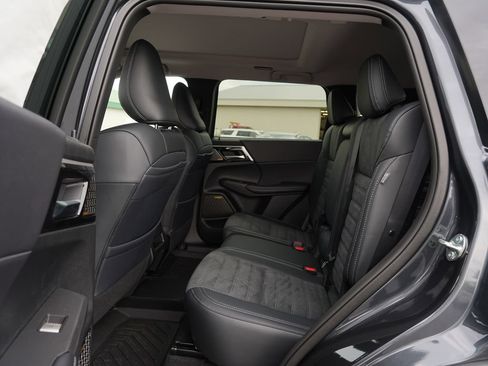 New 2026 Mitsubishi Outlander SE AWD/4WD image 18