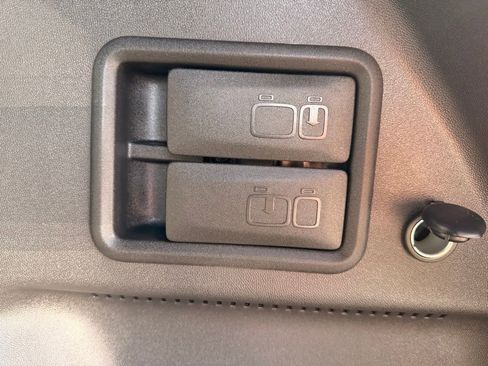 Used 2023 Chevrolet Equinox RS image 33