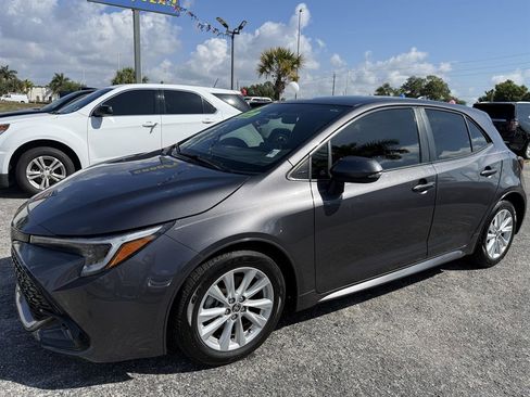 Used 2023 Toyota Corolla SE FWD image 3
