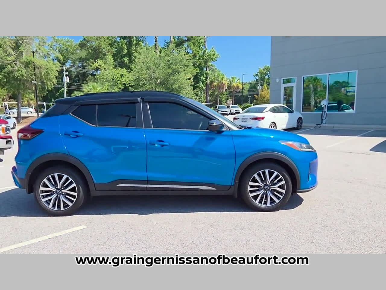 Used 2023 Nissan Kicks SR w/ SR Premium Package FWD image 35