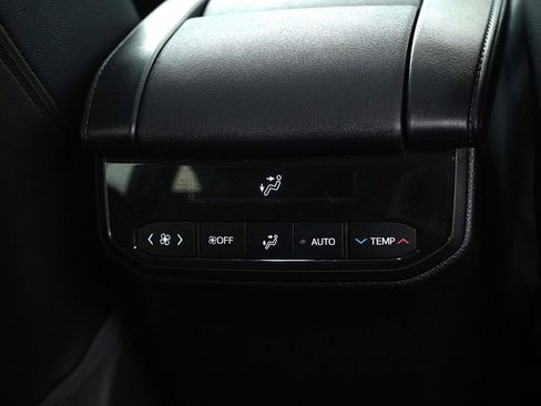 Used 2023 Toyota Highlander XLE image 17