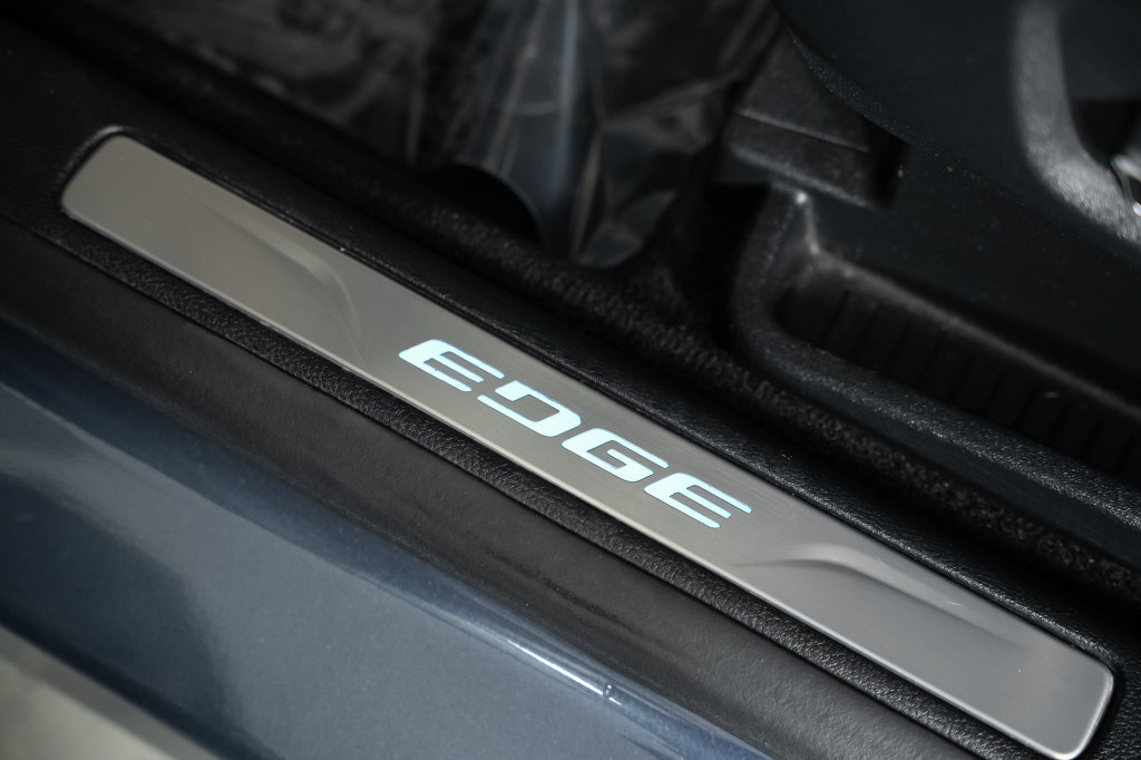 Used 2018 Ford Edge Titanium w/ Equipment Group 301A FWD image 36