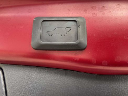 Used 2025 Toyota RAV4 XLE w/ Convenience Package FWD image 10