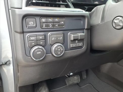 New 2026 Chevrolet Suburban Premier w/ Sun And Tow Package AWD/4WD image 16