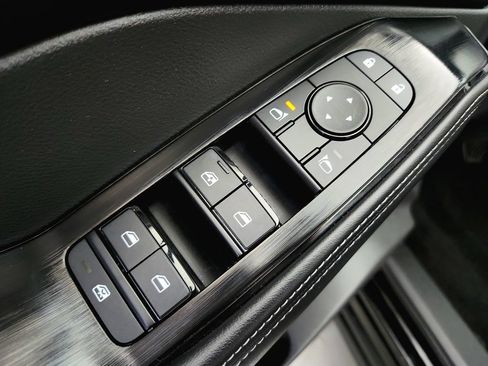 Used 2025 Nissan Rogue SV FWD image 21