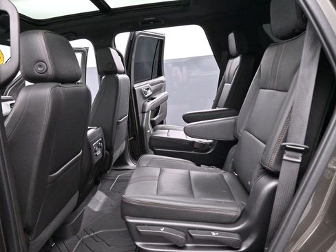 Used 2021 Chevrolet Tahoe RST w/ Luxury Package AWD/4WD image 32