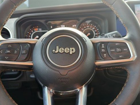 Used 2025 Jeep Wrangler Sahara image 26
