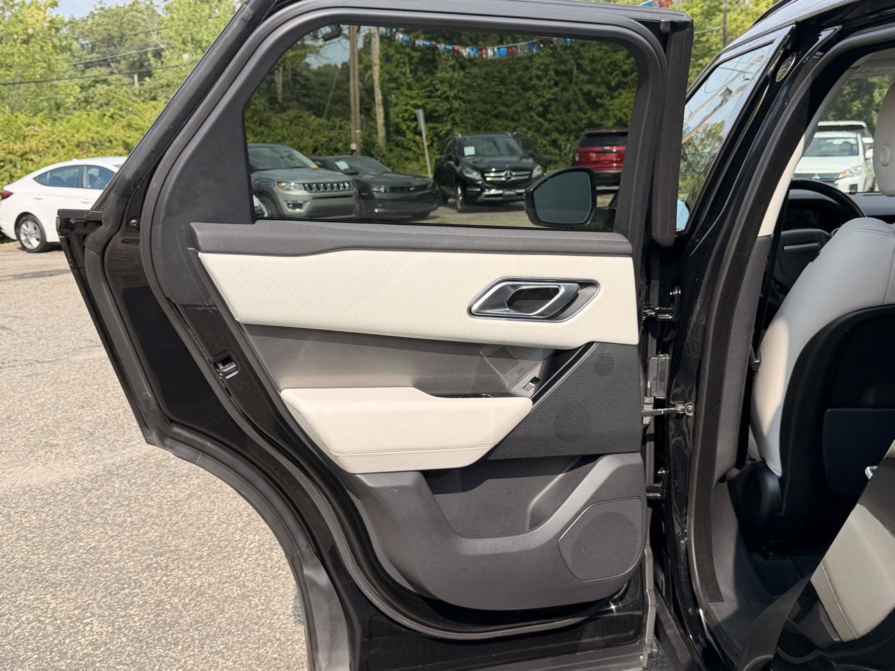 Used 2019 Land Rover Range Rover Velar S AWD/4WD image 24