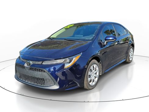 Used 2022 Toyota Corolla LE FWD image 3