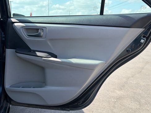Used 2015 Toyota Camry SE FWD image 17