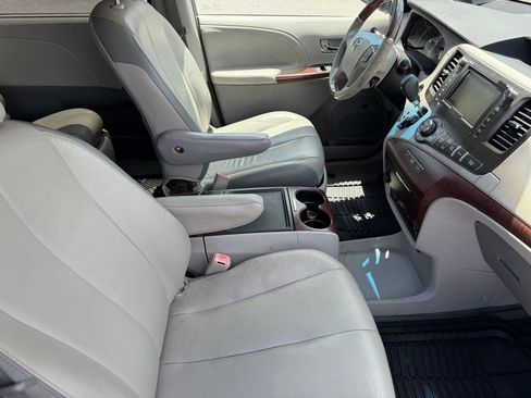 Used 2014 Toyota Sienna Limited w/ Limited Premium Package image 14