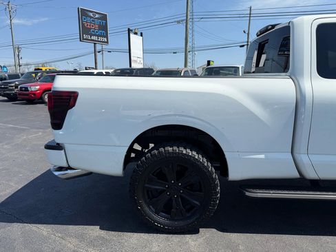 Used 2018 Nissan Titan SV w/ SV Convenience Package image 43