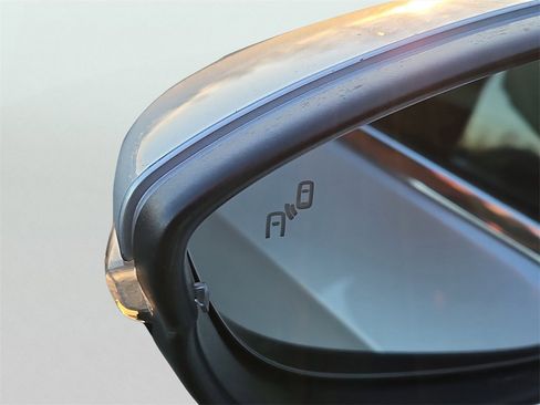 Used 2018 Volkswagen Passat 2.0T SE image 21