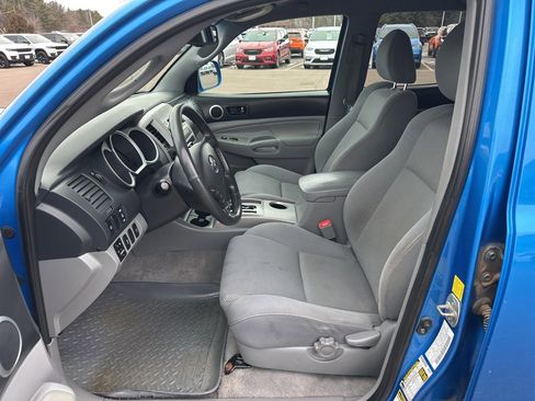 Used 2011 Toyota Tacoma 4x4 Double Cab w/ TRD Sport Pkg w/JBL Audio image 6