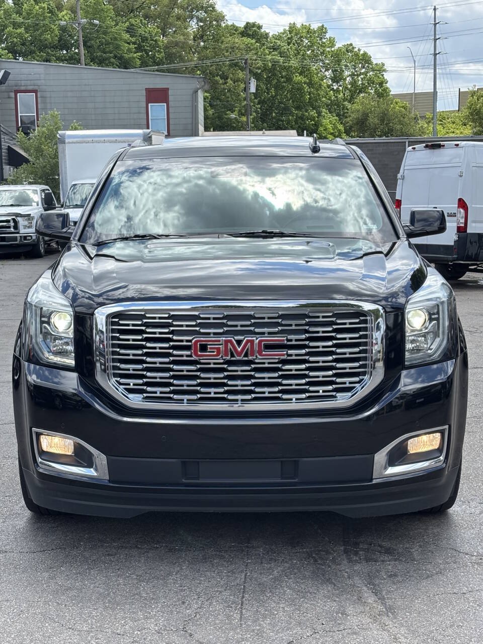 Used 2018 GMC Yukon Denali w/ Open Road Package AWD/4WD image 3