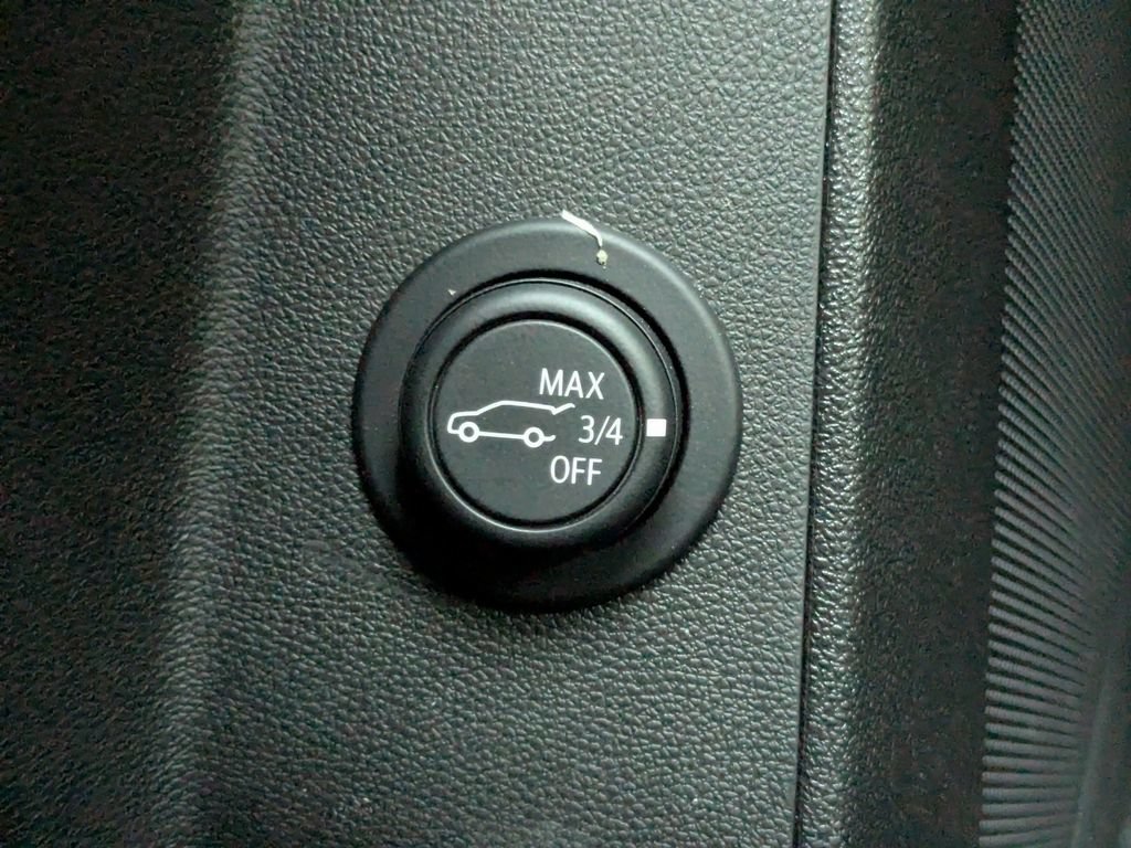 Certified 2023 Chevrolet Equinox RS FWD image 30
