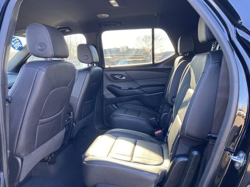 Used 2023 Chevrolet Traverse LT image 21