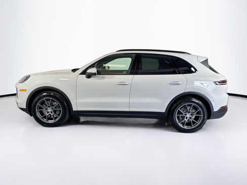 Certified 2025 Porsche Cayenne image 2