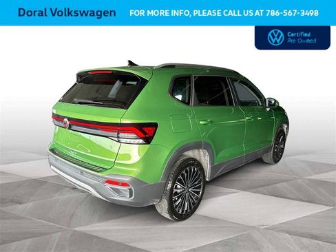 Used 2025 Volkswagen Taos SE image 8