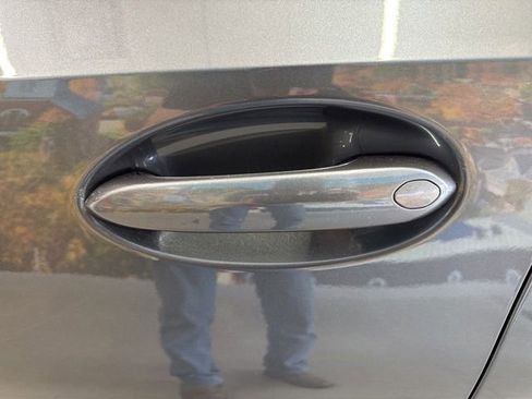 Used 2019 BMW 330i xDrive 330i xDrive w/ Driving Assistance Package image 17