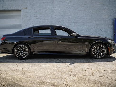 Used 2022 BMW 740i w/ M Sport Package image 18